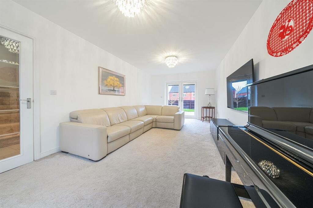 25 Cartmel Close, Towcester (13).jpg