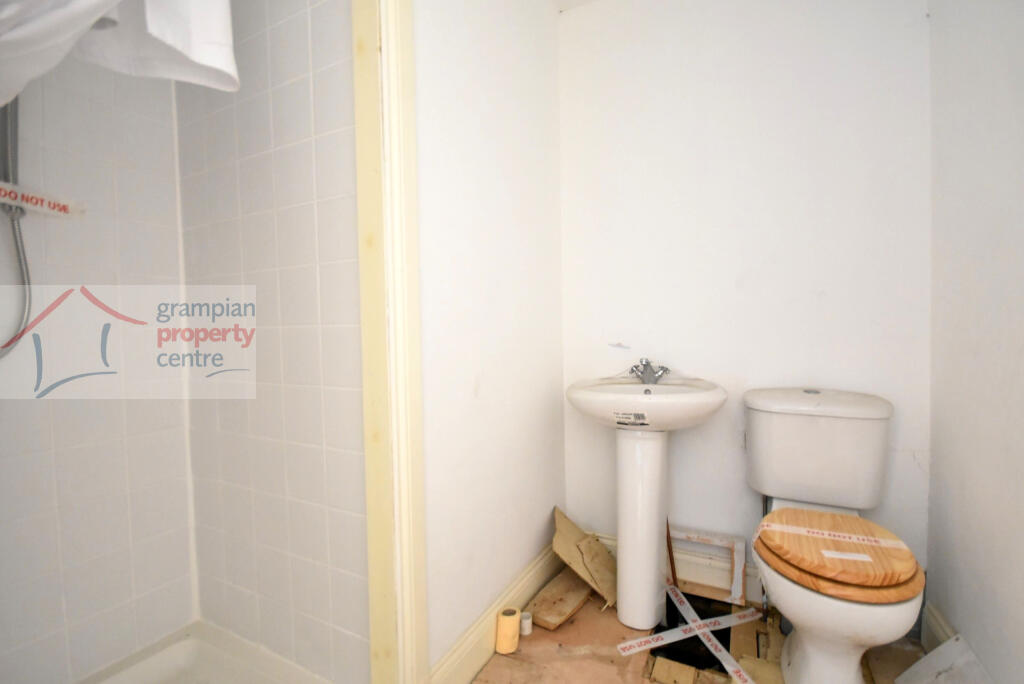 1b Shower Room.JPG