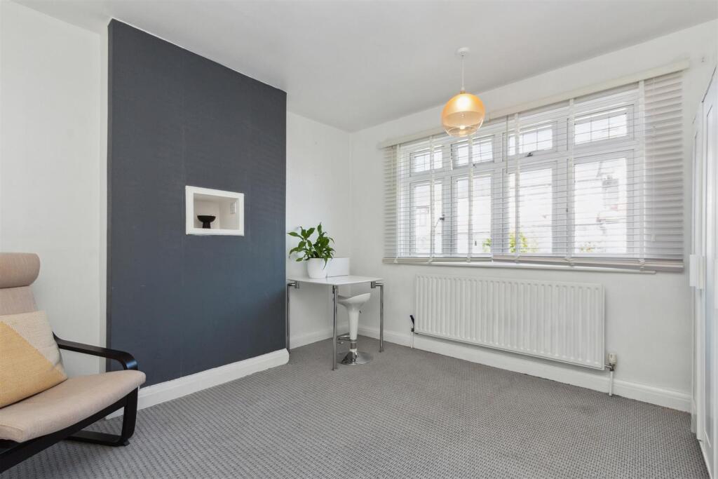 32 Norbury Cross, Norbury bedroom 2.jpg