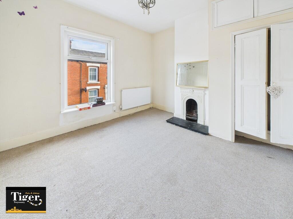 CAM02176G0-PR0779...