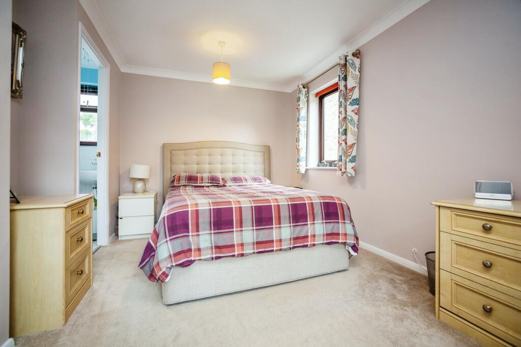 10 Bedroom 2