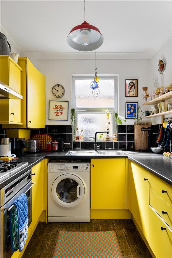 Clementina Road, E18