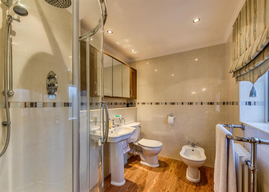 Wombrook House-Shower Room.jpg