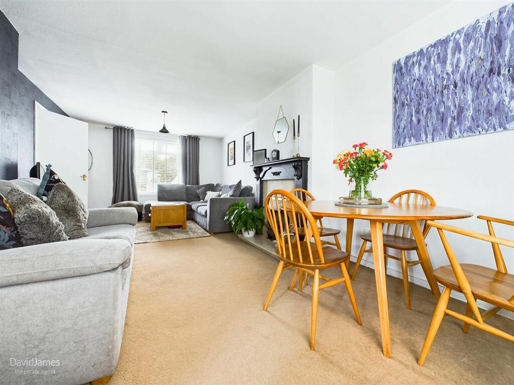 Lounge / Dining Room