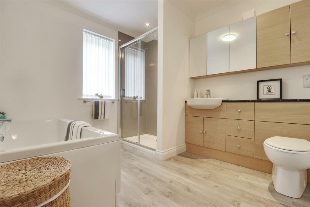 EN-SUITE