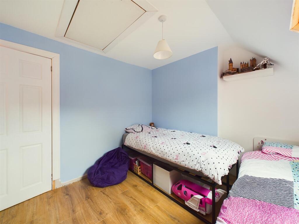 BEDROOM 2
