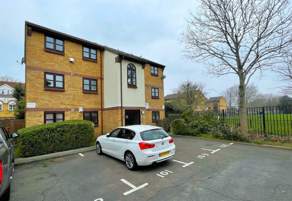 Lavender Avenue, Mitcham