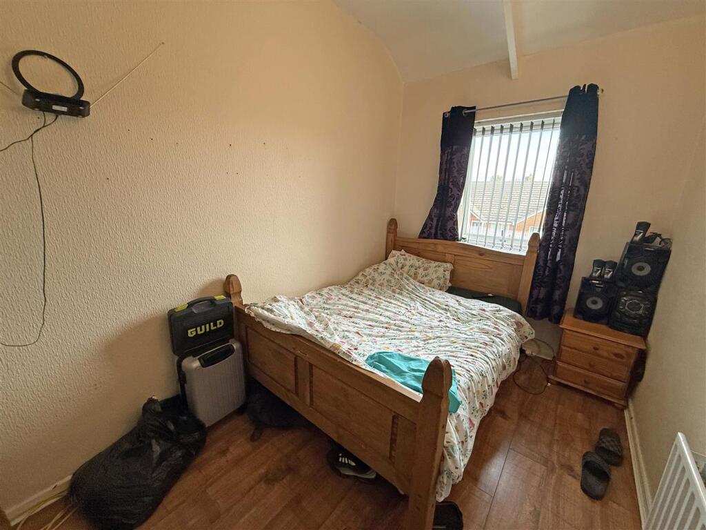 Bedroom 1.jpg