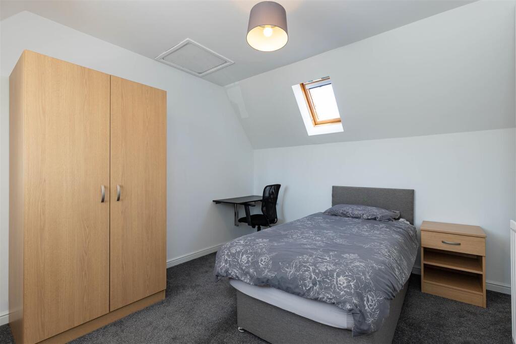 14 Waterlily Close-3.jpg