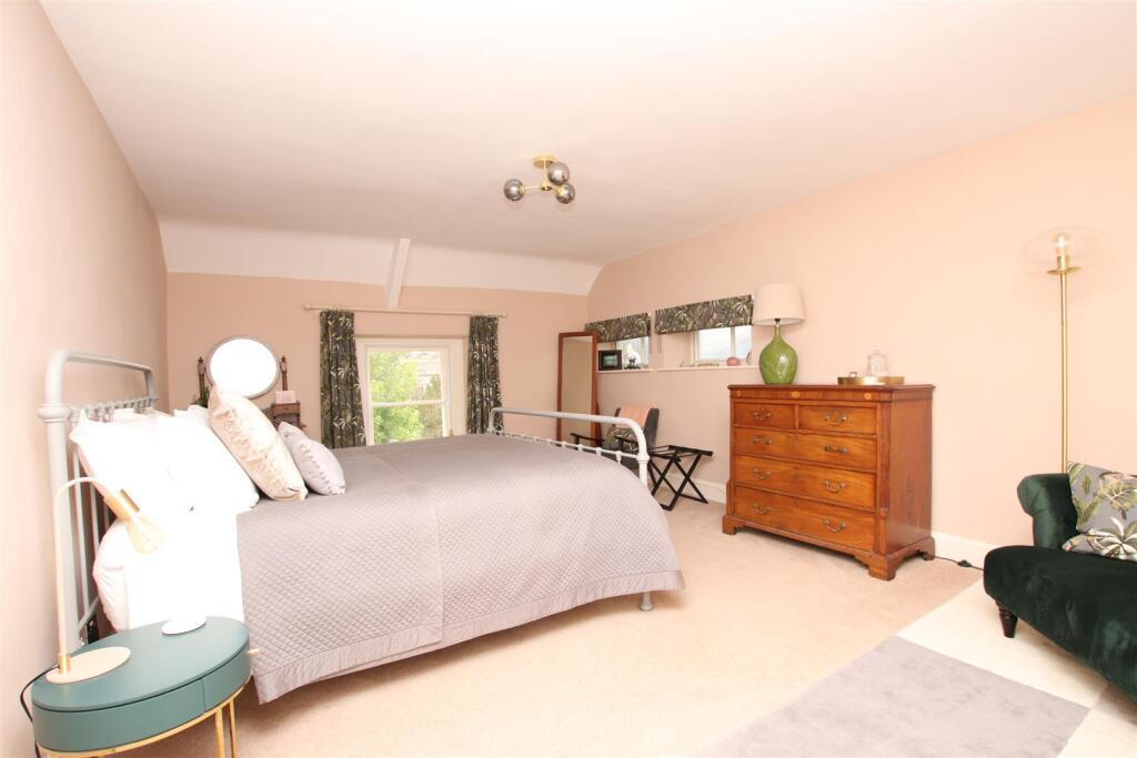 Bedroom one.JPG