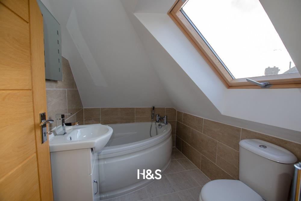 130 Stanway - bath 2.jpg