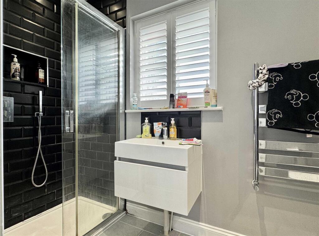 En-Suite 2b.jpg