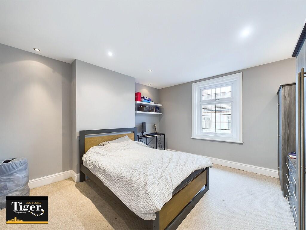 CAM02176G0-PR0447...