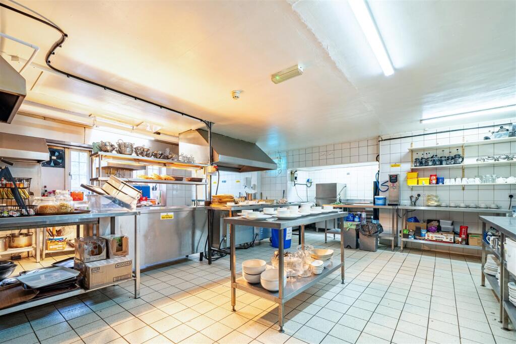 24235 East Ayton Lodge Hotel-023.jpg