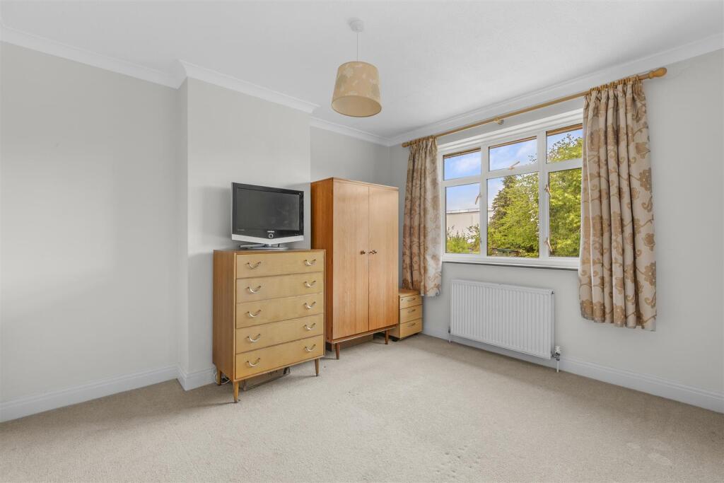 122 Cressex Road, HP12 4TZ-4.jpg