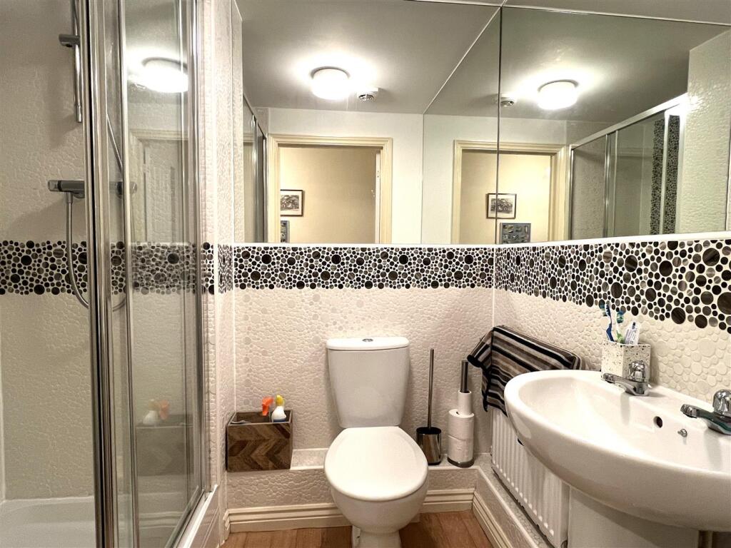 Shower Room: