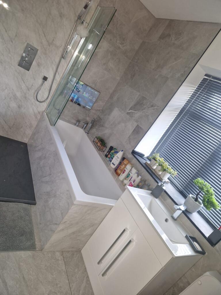 Bd01b6f4-8aa7-4c6c-939b-803982bec312