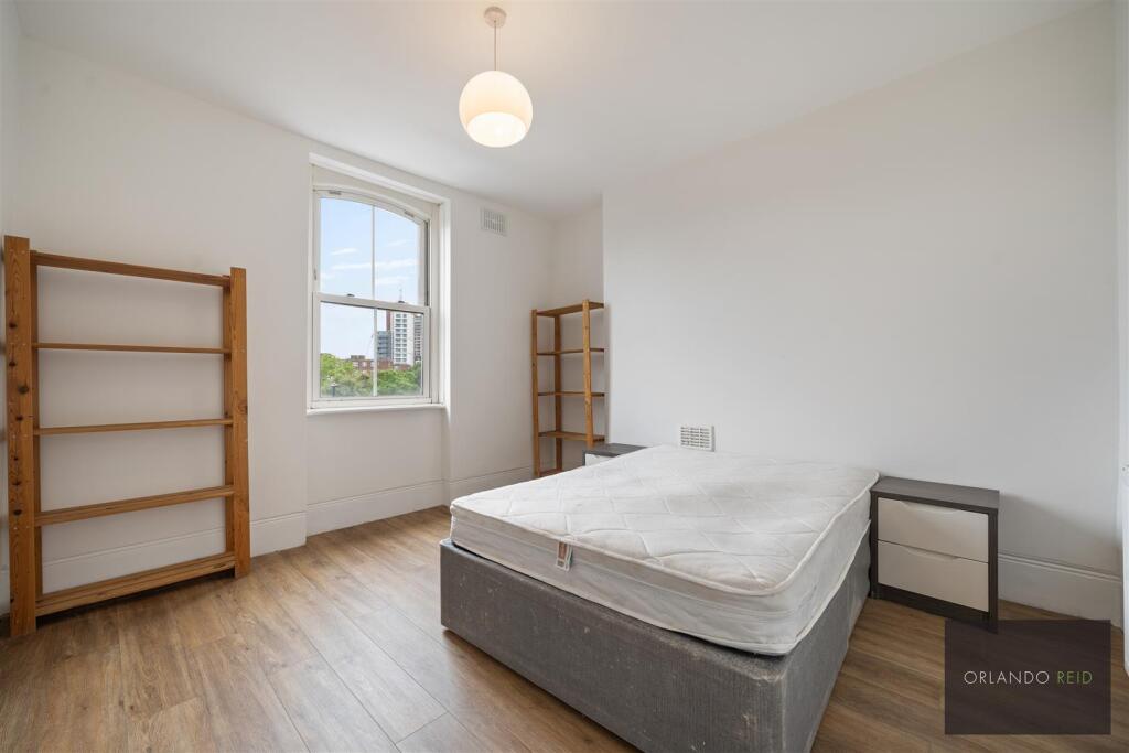 Flat 31, Victoria House SW8 1QT-4.jpg