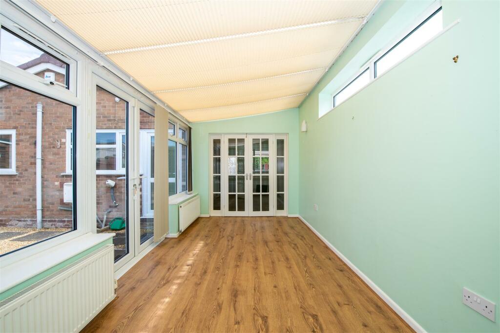 12 Highlow Avenue - internal-9.JPG