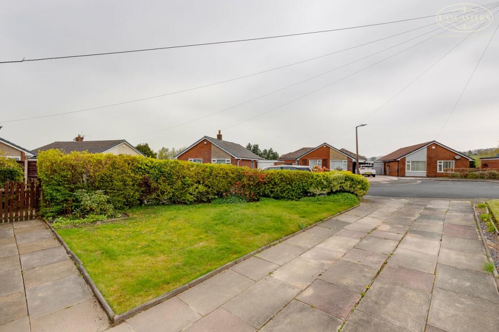 Front Garden / Driveway