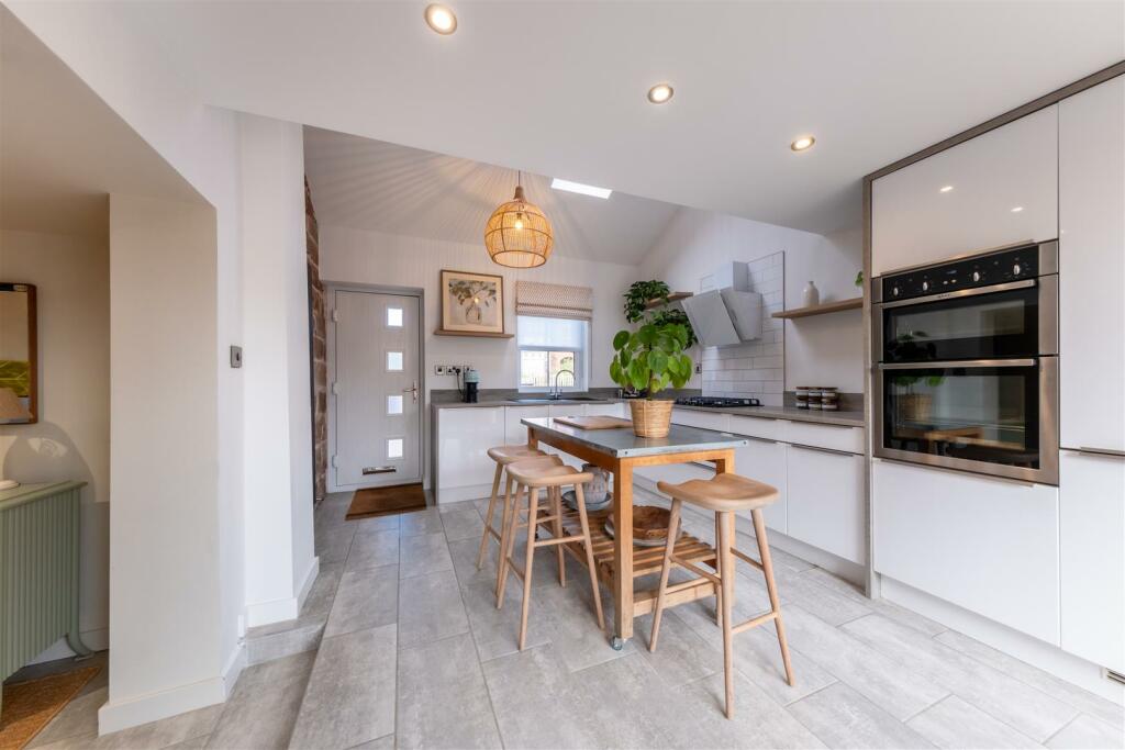 77 Hockenhull Lane-002.jpg