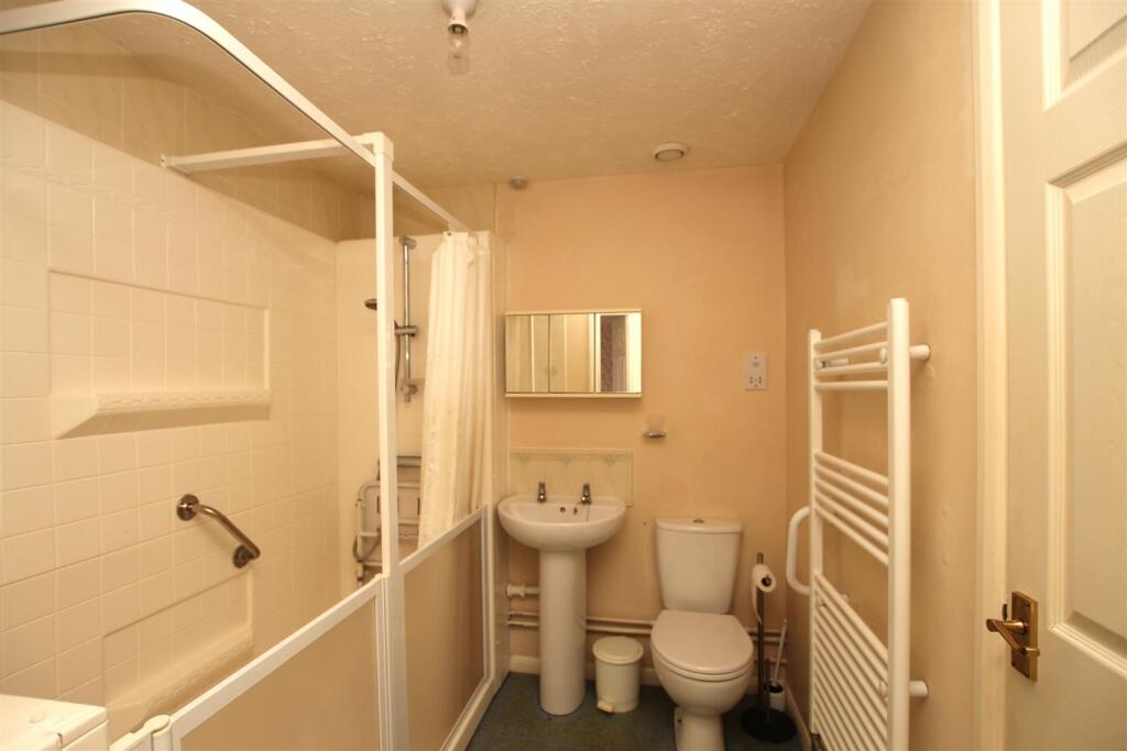 Shower Room - b.JPG