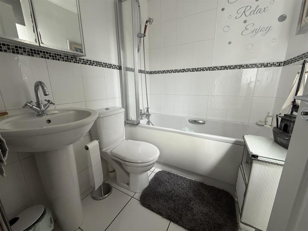 BATHROOM/WC