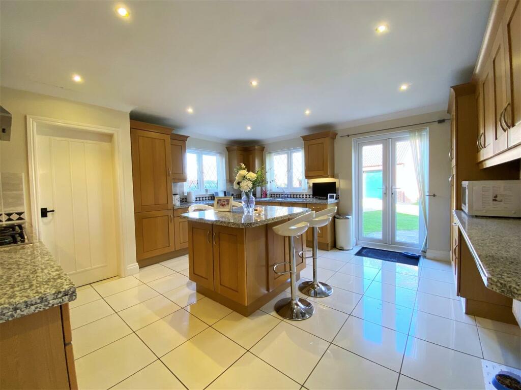 Contemporary Dining Kitchen 687