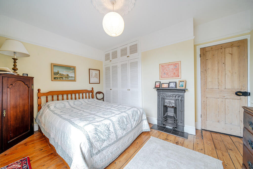 1297413-9-682e307...