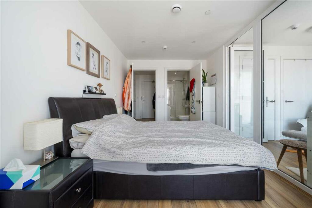 En-suite bedroom