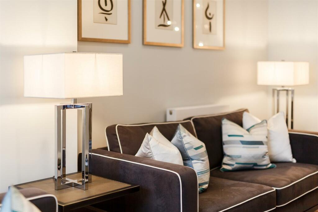 8316097-interior18.jpg