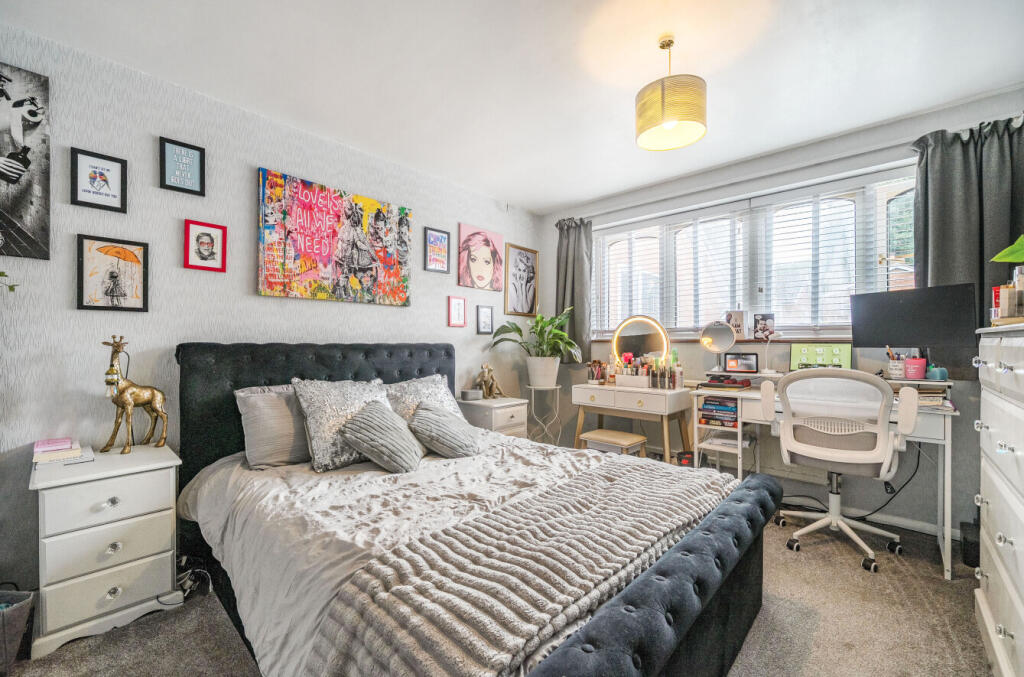 1329429-9-687f598...