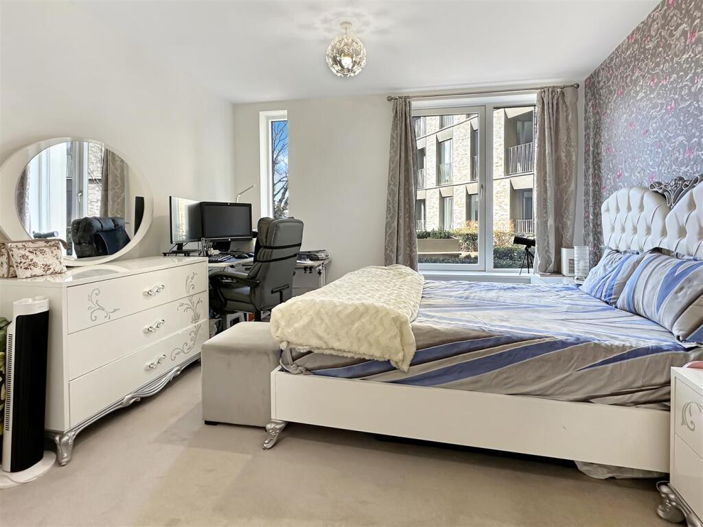 Bedroom 1 (2)