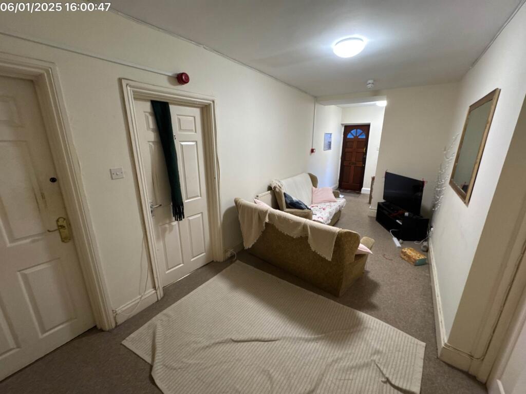 GardenFlat112Redland-EntranceHallway-14493845-52-0