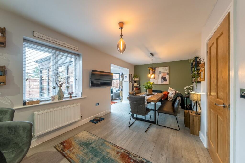 2 Bluebell Close-004.jpg