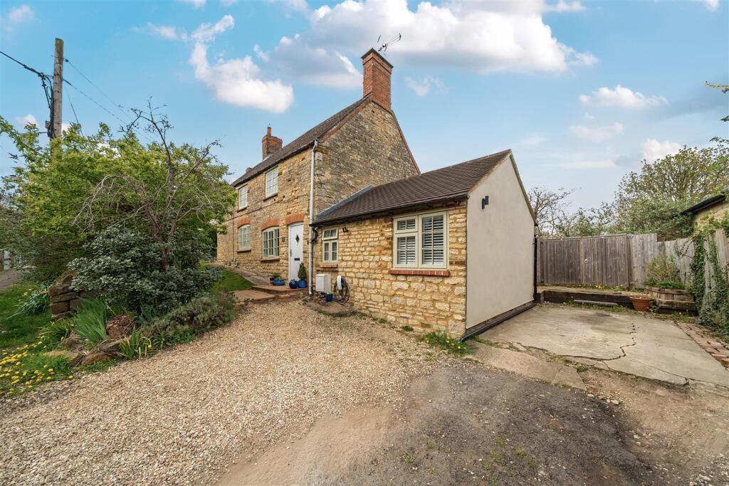 Pear Tree Cottage, 12 Blakesley Hill Greens Norton
