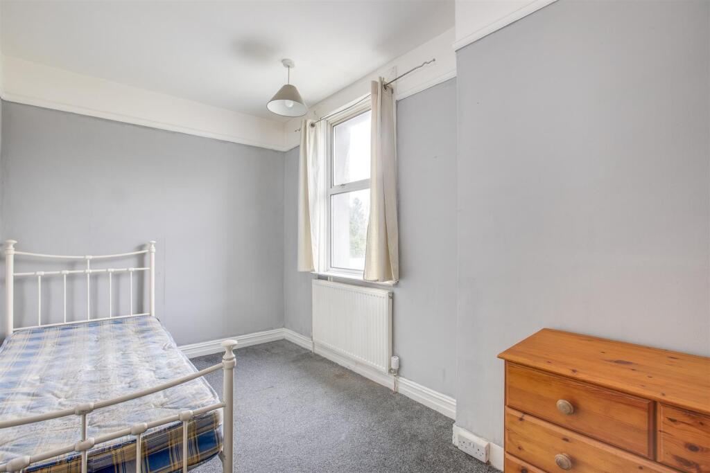 133 Desborough Avenue, HP11 2SG-1.jpg