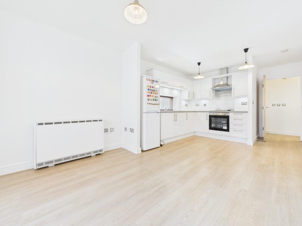 CAM04273G0-PR0094...