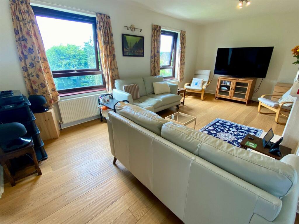lounge 4.jpg