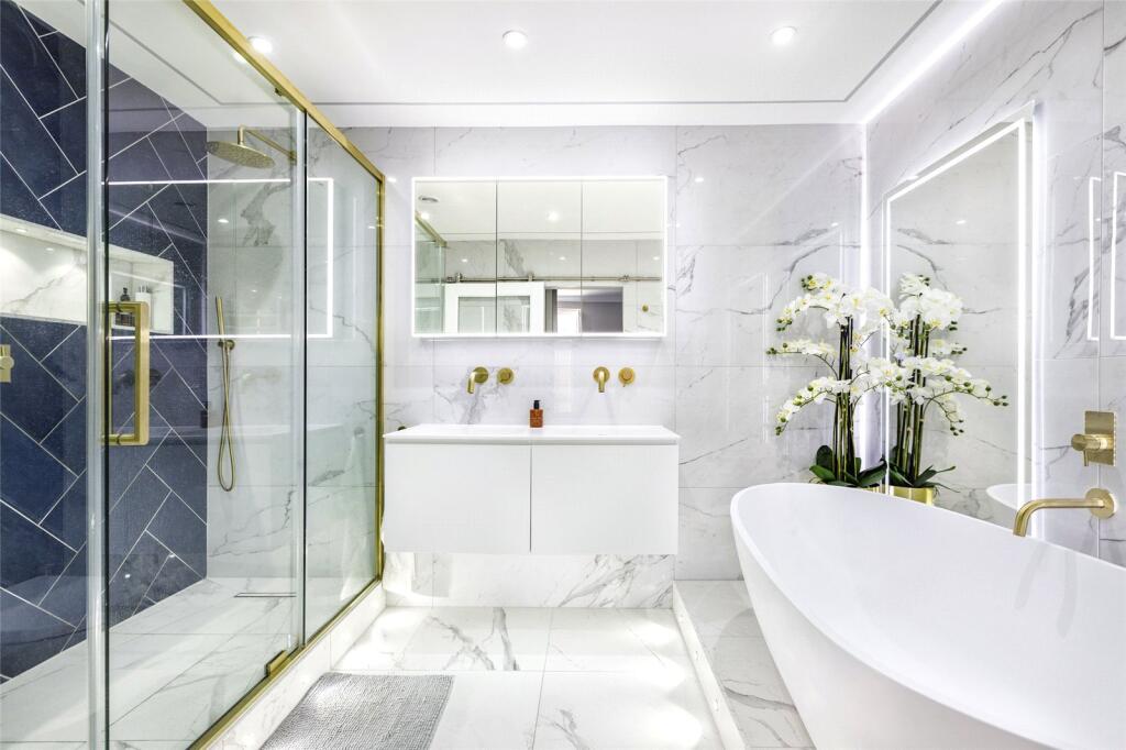 En Suite Bathroom
