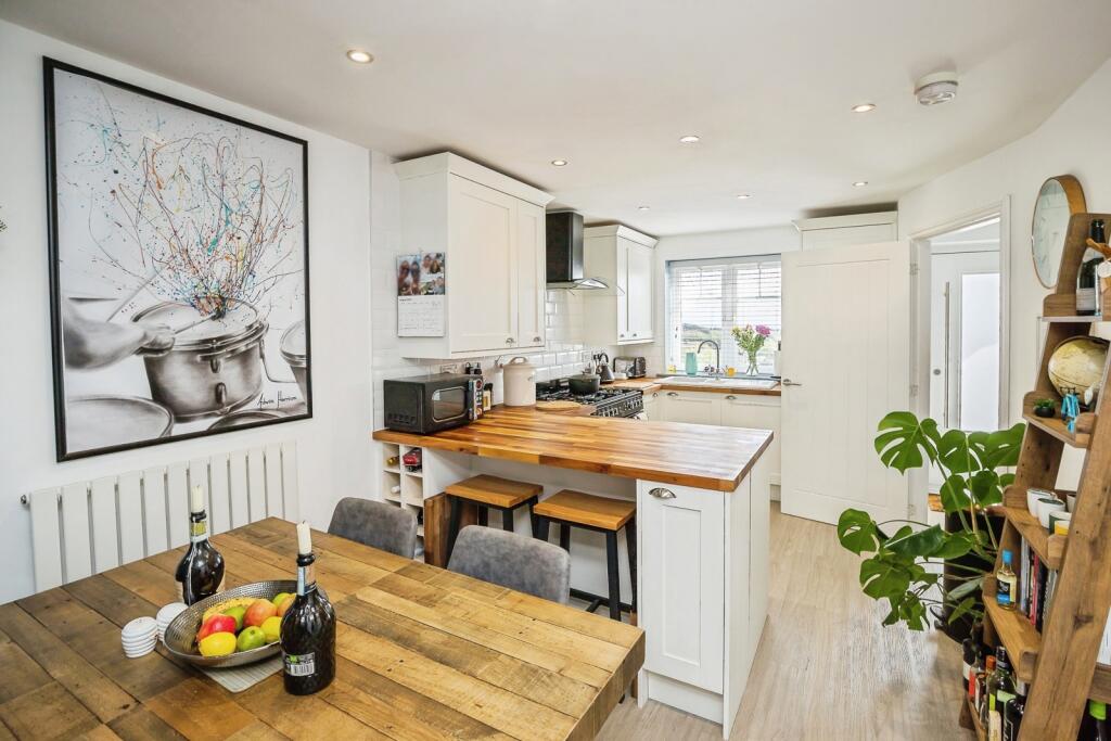 Kitchen/ Dining Room