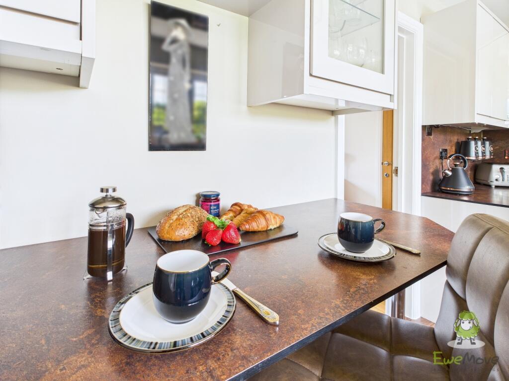 CAM01543G0-PR0132-STILL041