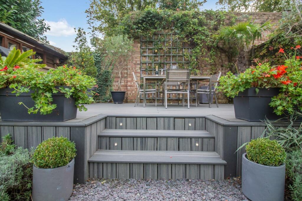 48 College Street [Garden] 03.jpg
