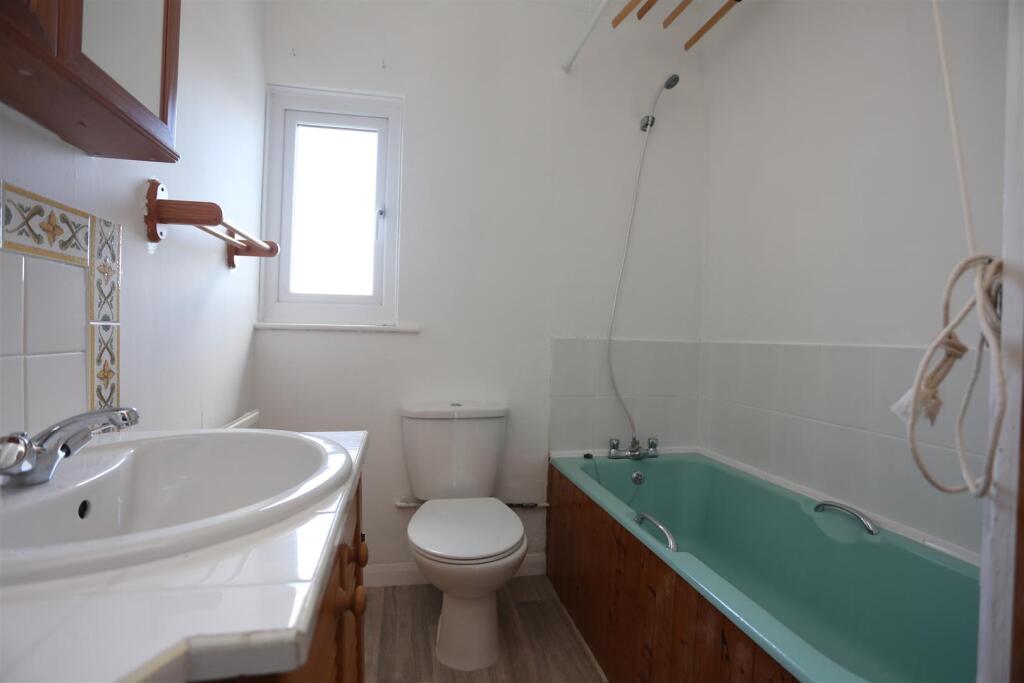 23 Riverside bath.JPG