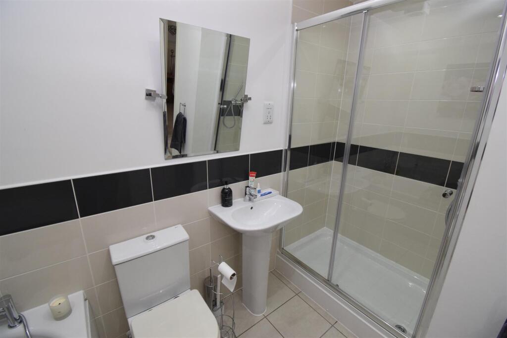 Bath/Shower Room