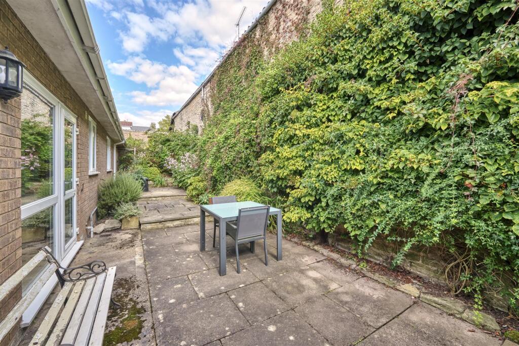 11 Danford Close Oundle-2.jpg