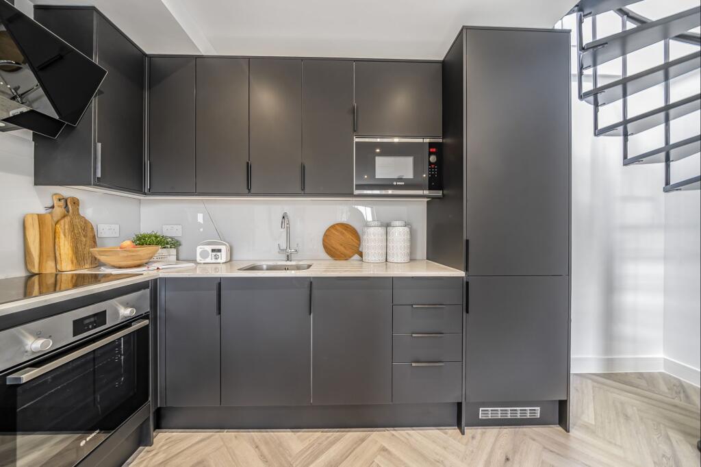 Flat 10 Ignatious House 17-19 Northbrook Road, Lewisham, London SE13 5QT
