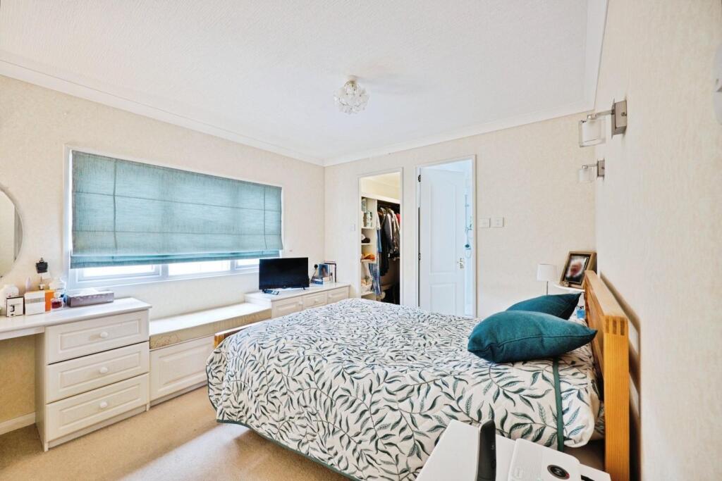 MASTER BEDROOM.jpg
