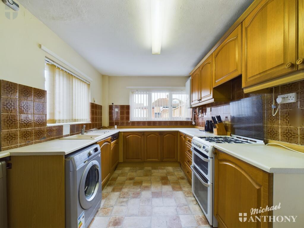 CAM03218G0-PR0313-STILL010