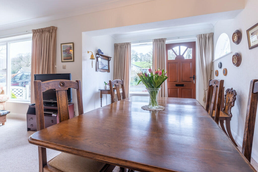 Living/Dining Roo...